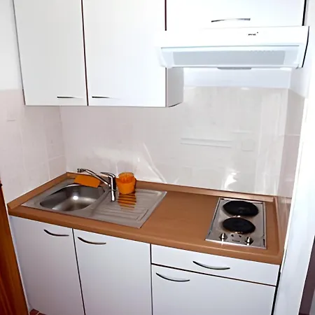 Apartament 3 *
